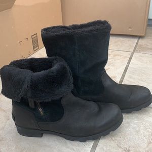 Women’s size 8.5 waterproof sorel boots.